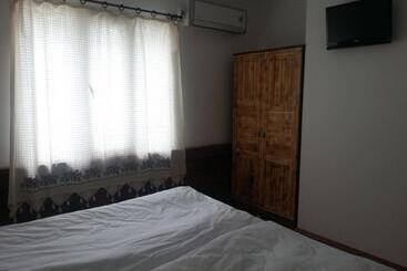 پانسیون Amazon Petite Palace