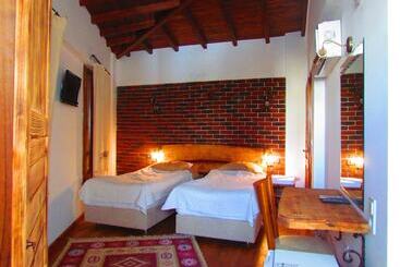 پانسیون Amazon Petite Palace