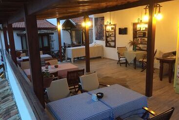 پانسیون Amazon Petite Palace