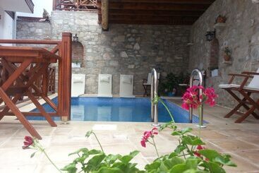 پانسیون Amazon Petite Palace