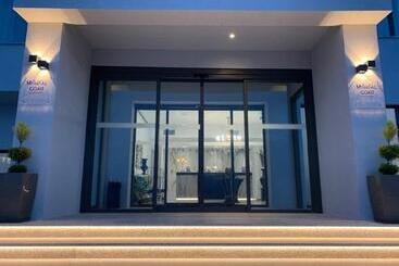 هتل Mythical Coast Wellness Retreat