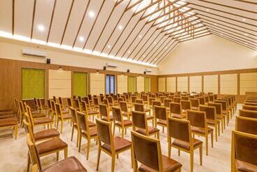هتل Club Mahindra Arookutty