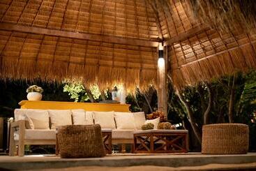 هتل Club Mango Eco Resort
