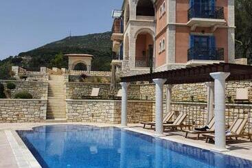 هتل Elysium Living Parga