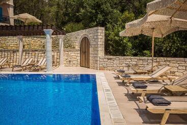 هتل Elysium Living Parga