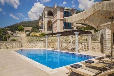 هتل Elysium Living Parga