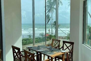 Hotel Oceanfronts Apartments