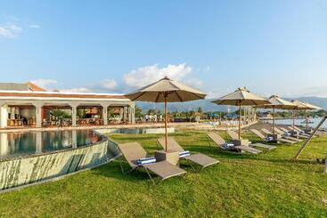 ホテル Lovina Beach Club And Resort