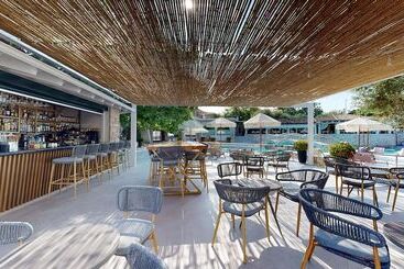 Acrotel Athena Residence