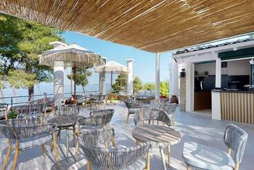 Acrotel Athena Residence