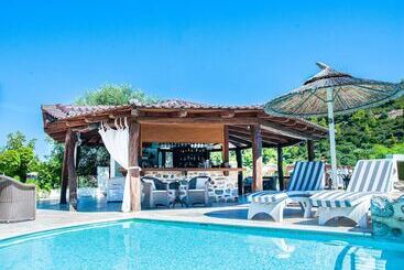 Acrotel Athena Residence