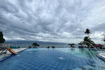 هتل Amazing Beach Resort Palu