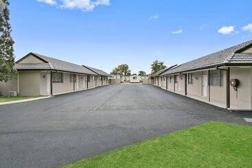هتل Australian Community Villages
