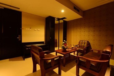 Emilia Hotel By Amazing