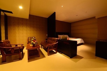 Emilia Hotel By Amazing
