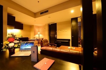 Emilia Hotel By Amazing