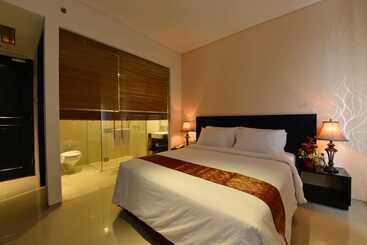 Emilia Hotel By Amazing
