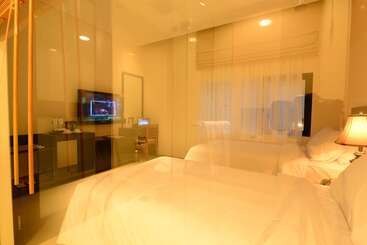 Emilia Hotel By Amazing