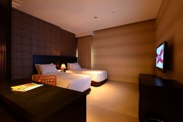 Emilia Hotel By Amazing