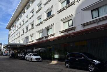 Emilia Hotel By Amazing