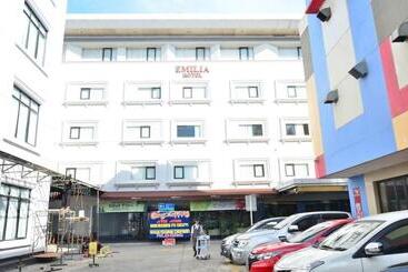 Emilia Hotel By Amazing