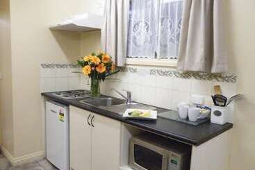 هتل Hamilton Caravan Park