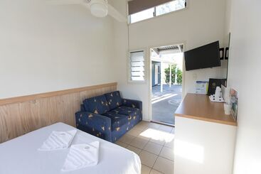 هتل Kirra Beach Tourist Park