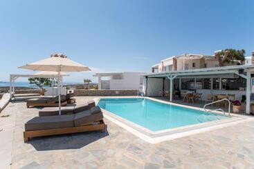 هتل Krotiri Bay  Adults Only