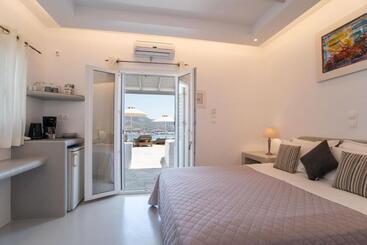 هتل Krotiri Bay  Adults Only