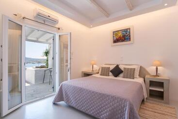 هتل Krotiri Bay  Adults Only
