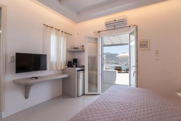 هتل Krotiri Bay  Adults Only