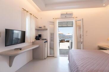 هتل Krotiri Bay  Adults Only