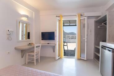 هتل Krotiri Bay  Adults Only