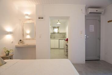 هتل Krotiri Bay  Adults Only