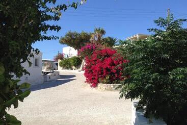 هتل Krotiri Bay  Adults Only