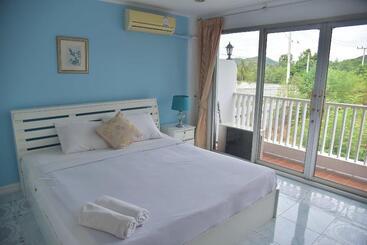 هتل Baan P Mike Resort Pranburi
