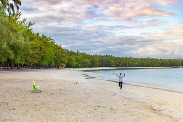 هتل Mon Choisy Beach R