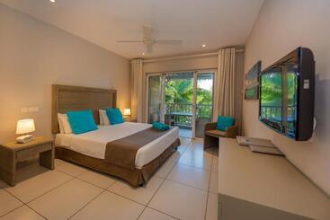 هتل Mon Choisy Beach R