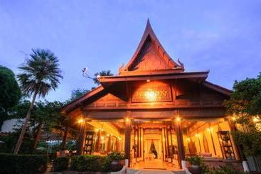 هتل Petchvarin Resort And Spa