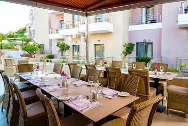 هتل Porto Platanias Village Resort
