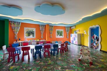 Royal Garden Beach Hotel   All Inclusive