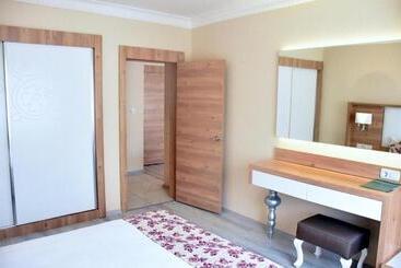 Royal Garden Beach Hotel   All Inclusive