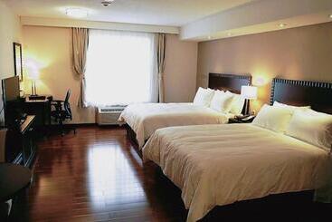 Отель Days Inn & Suites By Wyndham Fort Saskatchewan