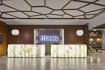 هتل Titanic Chaussee Berlin