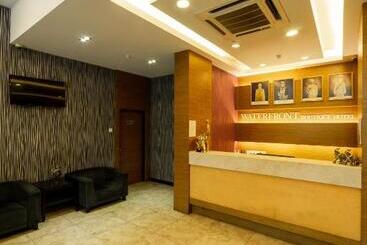 هتل Waterfront Boutique
