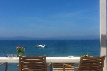 Mantinia Bay
