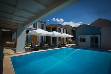 Mantinia Bay