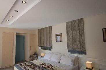 Mantinia Bay