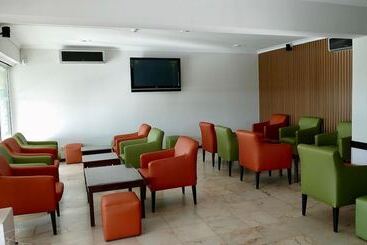 استراحتگاه Parque Mourabel  Pe Do Lago  Oasis Village