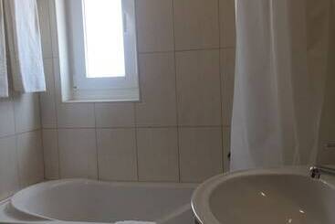 استراحتگاه Parque Mourabel  Pe Do Lago  Oasis Village